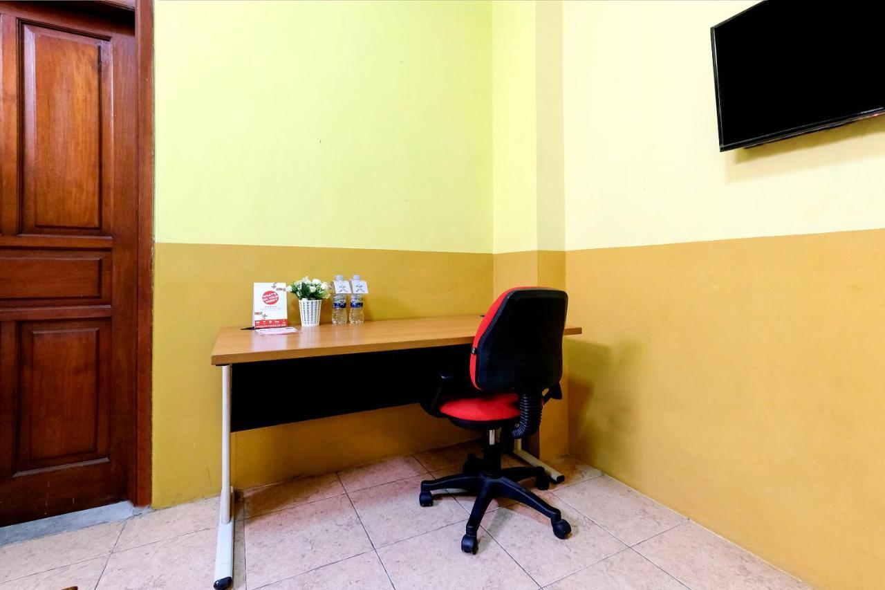 Oyo 338 Guest House Omah Manahan Syariah Solo Buitenkant foto