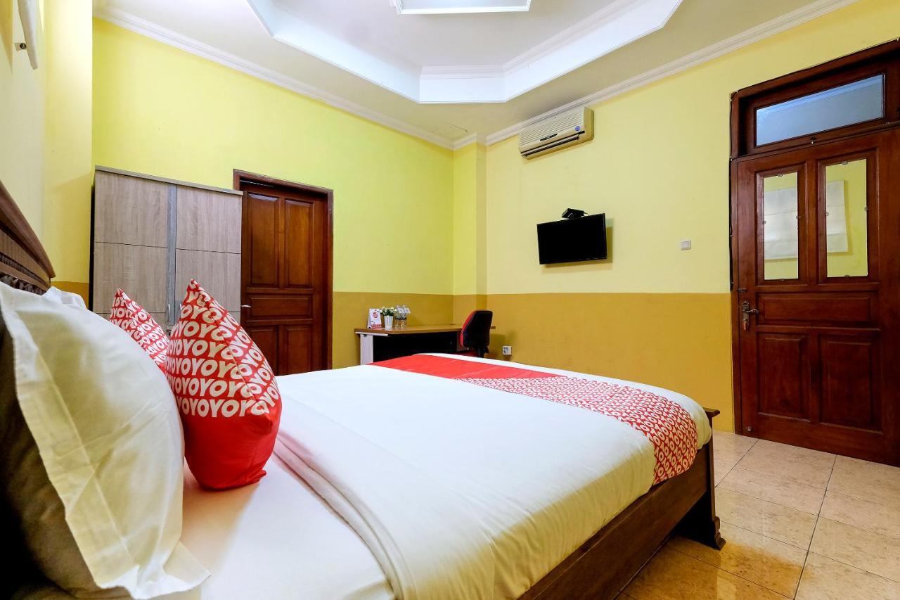 Oyo 338 Guest House Omah Manahan Syariah Solo Buitenkant foto