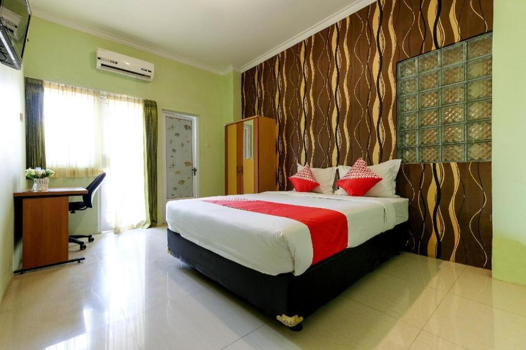 Oyo 338 Guest House Omah Manahan Syariah Solo Buitenkant foto