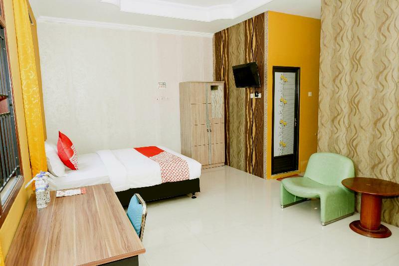 Oyo 338 Guest House Omah Manahan Syariah Solo Buitenkant foto