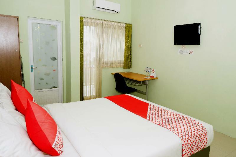 Oyo 338 Guest House Omah Manahan Syariah Solo Buitenkant foto
