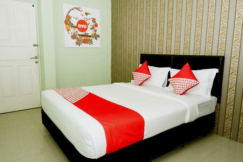 Oyo 338 Guest House Omah Manahan Syariah Solo Buitenkant foto