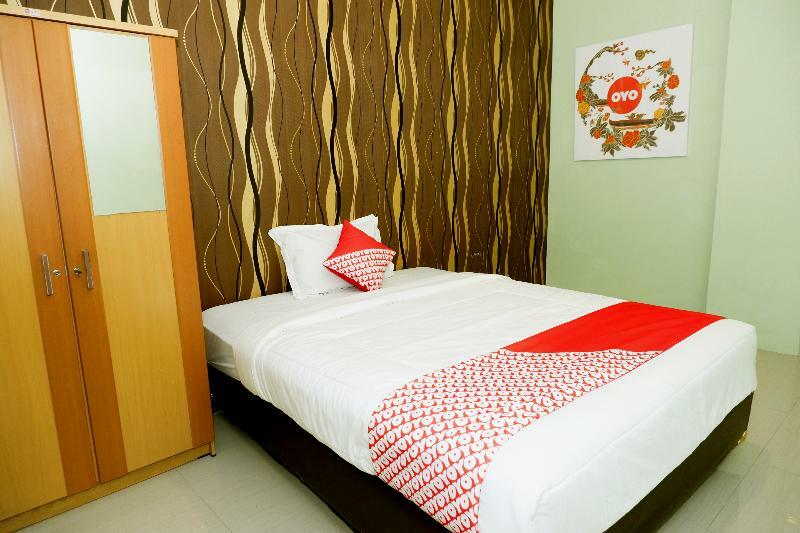Oyo 338 Guest House Omah Manahan Syariah Solo Buitenkant foto