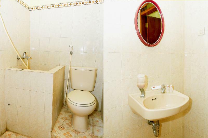 Oyo 338 Guest House Omah Manahan Syariah Solo Buitenkant foto
