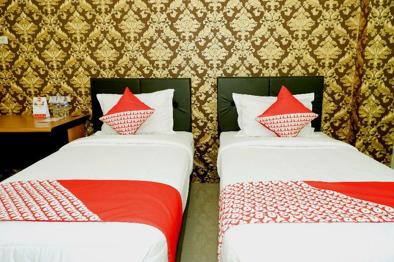 Oyo 338 Guest House Omah Manahan Syariah Solo Buitenkant foto