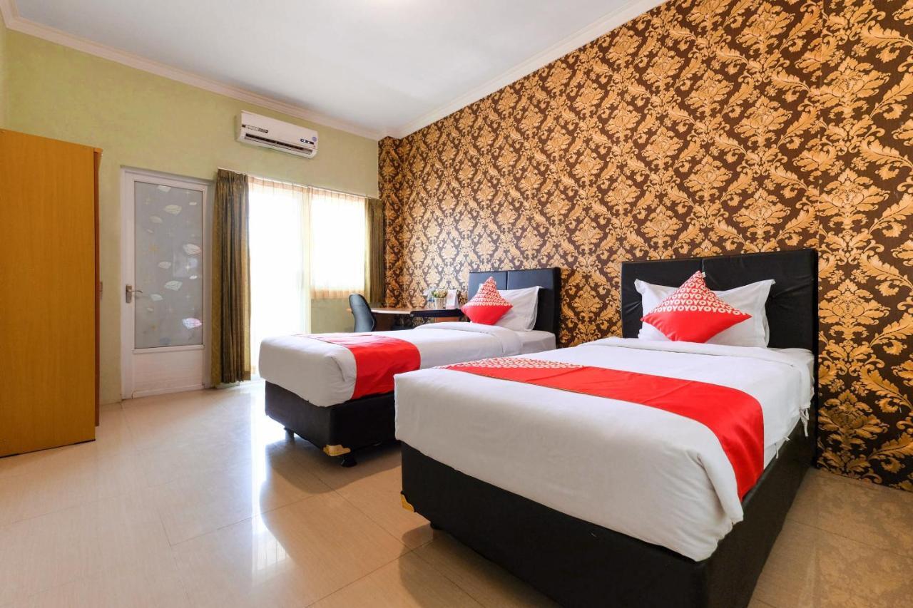 Oyo 338 Guest House Omah Manahan Syariah Solo Buitenkant foto