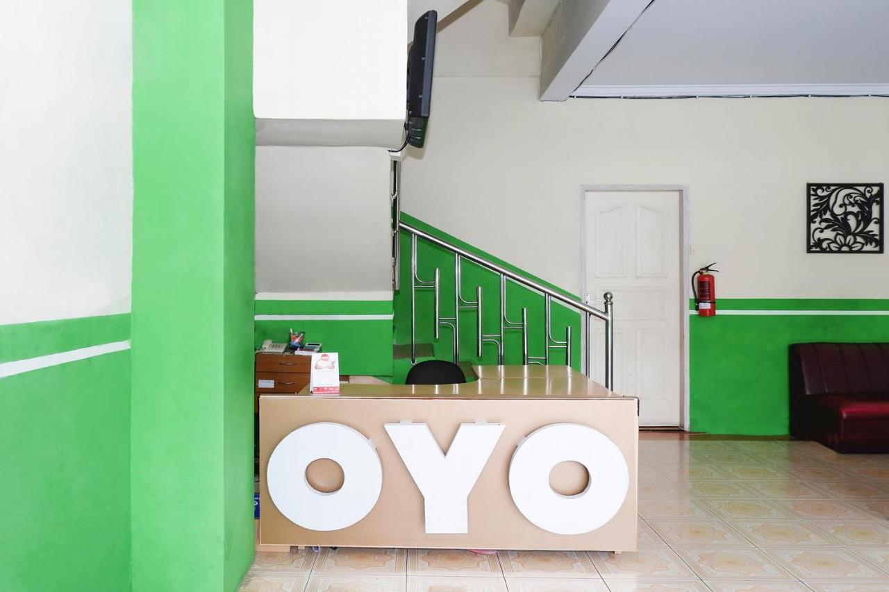Oyo 338 Guest House Omah Manahan Syariah Solo Buitenkant foto