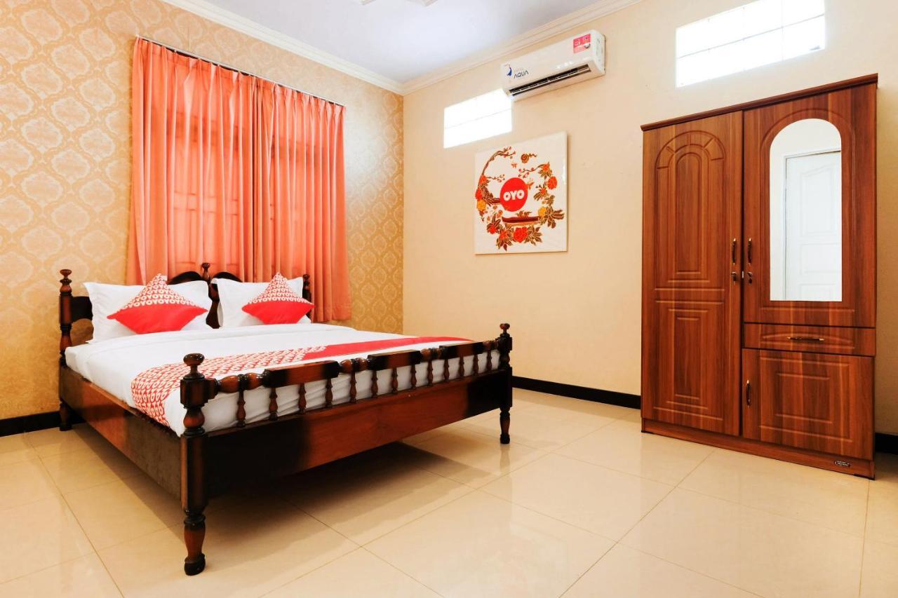 Oyo 338 Guest House Omah Manahan Syariah Solo Buitenkant foto