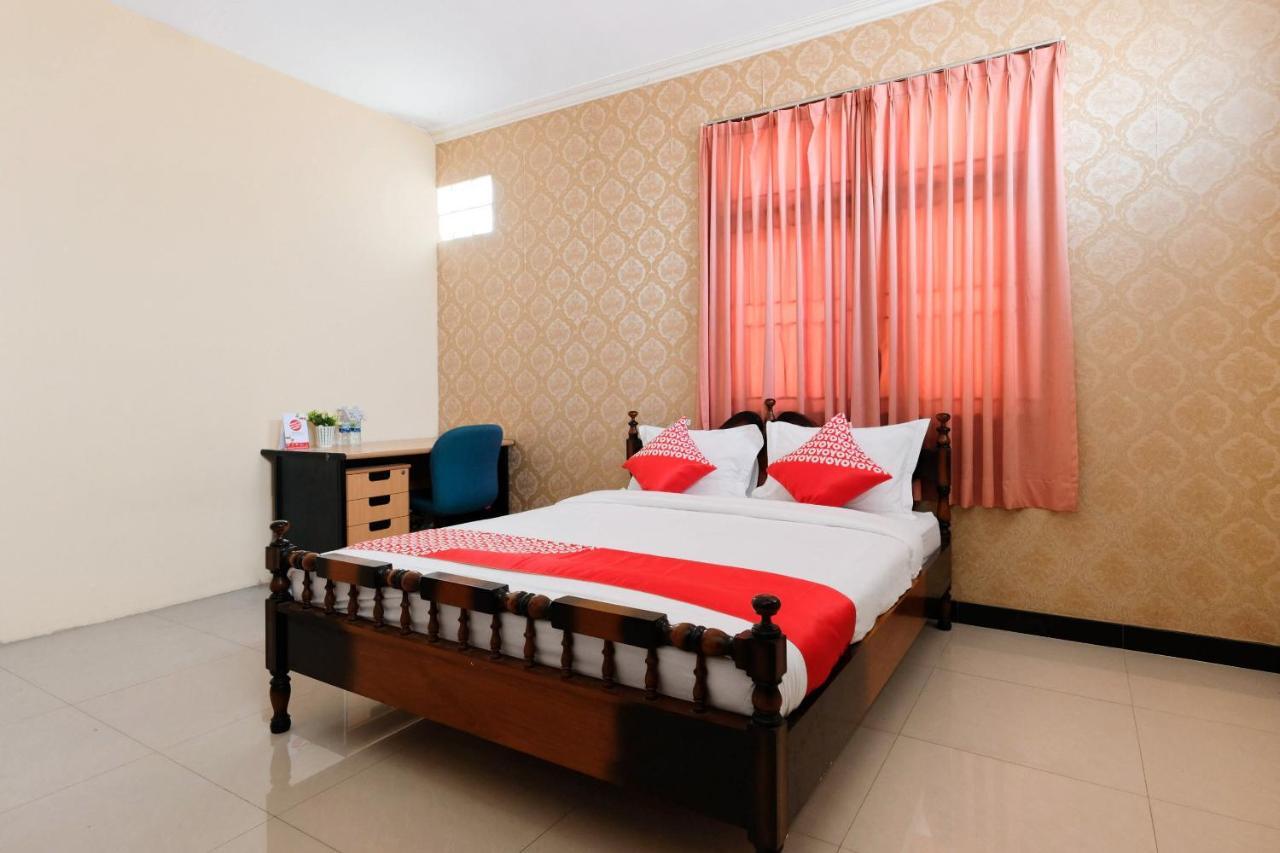 Oyo 338 Guest House Omah Manahan Syariah Solo Buitenkant foto