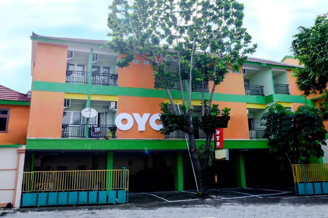 Oyo 338 Guest House Omah Manahan Syariah Solo Buitenkant foto