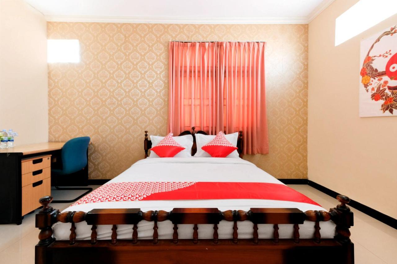 Oyo 338 Guest House Omah Manahan Syariah Solo Buitenkant foto