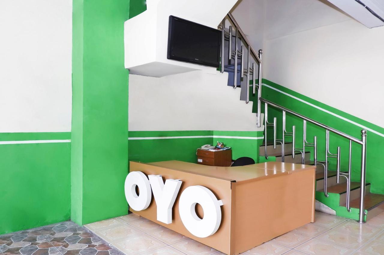 Oyo 338 Guest House Omah Manahan Syariah Solo Buitenkant foto